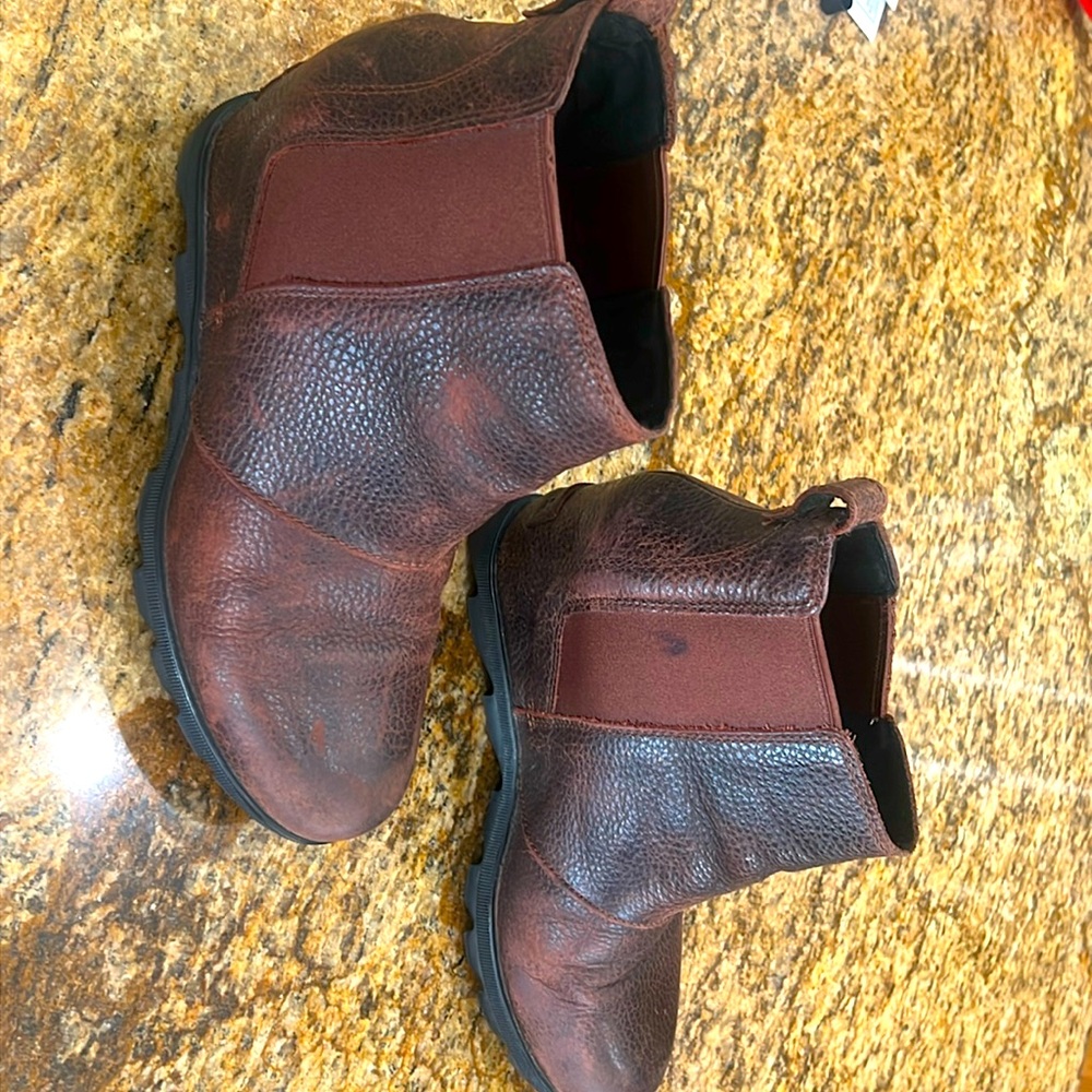 Sorel pull on boots.